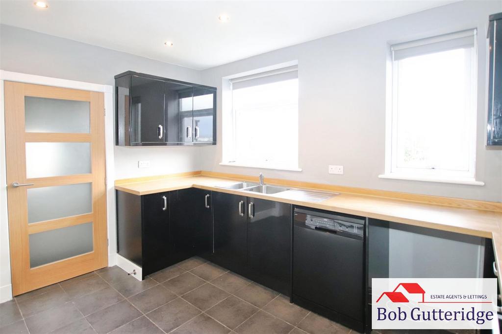Fitted kitchen / diner