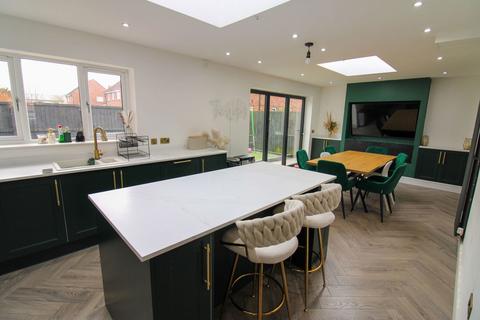 4 bedroom detached house for sale, Maybell Close, Gainsborough DN21