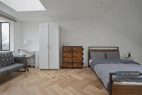 Studio to rent, Cranston Road, London, SE23