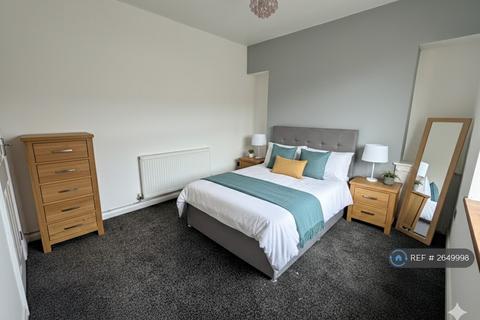 4 bedroom terraced house to rent, Miles St, Ferndale, CF43