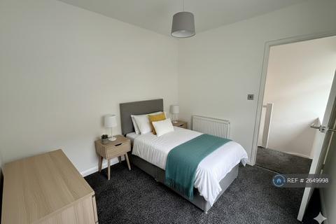 4 bedroom terraced house to rent, Miles St, Ferndale, CF43