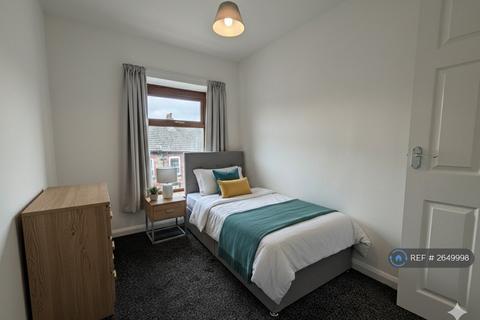 4 bedroom terraced house to rent, Miles St, Ferndale, CF43