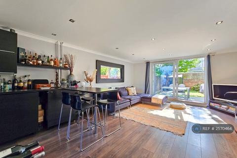 3 bedroom maisonette to rent, Moore Walk, London, E7