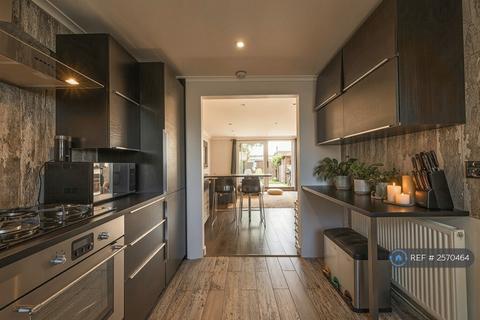 3 bedroom maisonette to rent, Moore Walk, London, E7