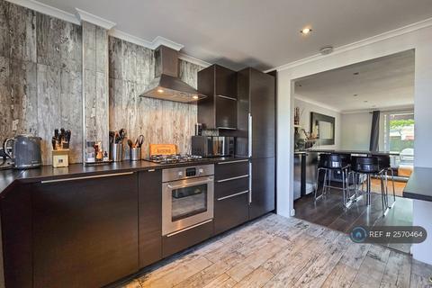 3 bedroom maisonette to rent, Moore Walk, London, E7