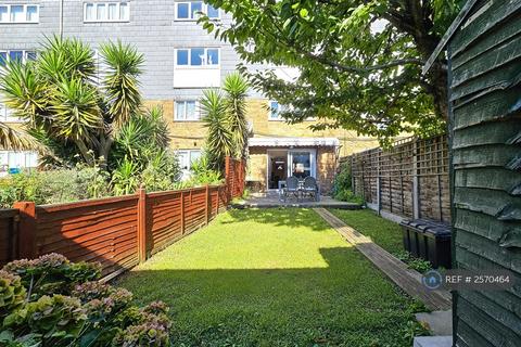 3 bedroom maisonette to rent, Moore Walk, London, E7