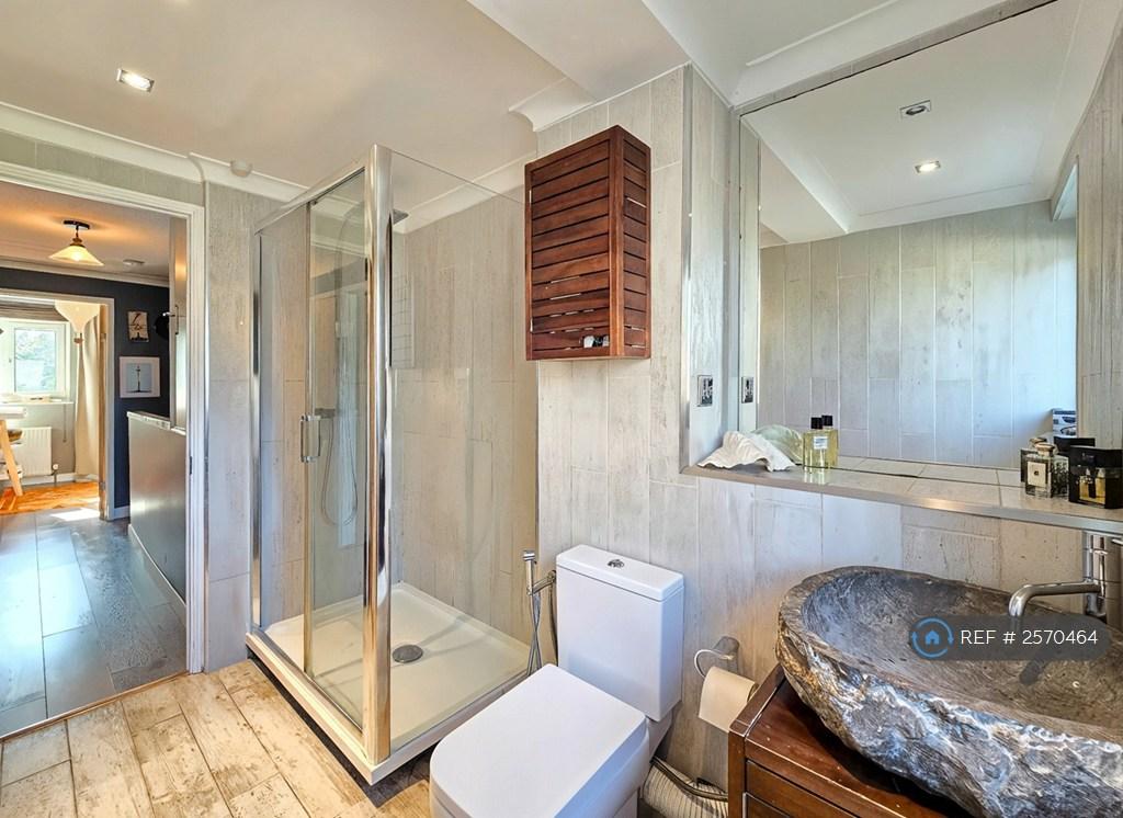 1st Floor Bathroom