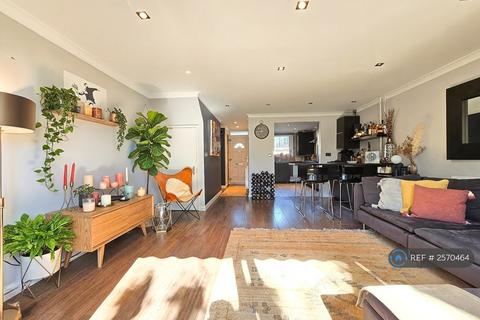 3 bedroom maisonette to rent, Moore Walk, London, E7