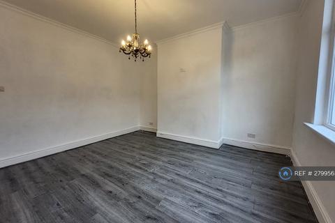 2 bedroom terraced house to rent, Parkfield Road, Bolton, BL3