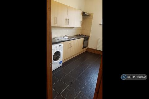 3 bedroom flat to rent, Vale Road, London, N4