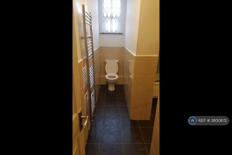 3 bedroom flat to rent, Vale Road, London, N4