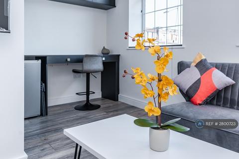 1 bedroom in a house share to rent, Parade Mansions, London, NW4