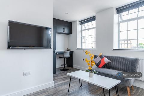 1 bedroom in a house share to rent, Parade Mansions, London, NW4