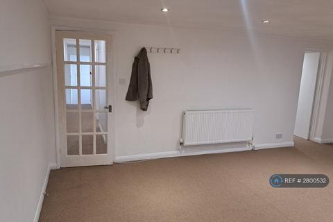 3 bedroom flat to rent, Farm Road, Hove, BN3