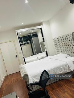 undefined, Great West Road, Brentford, TW8