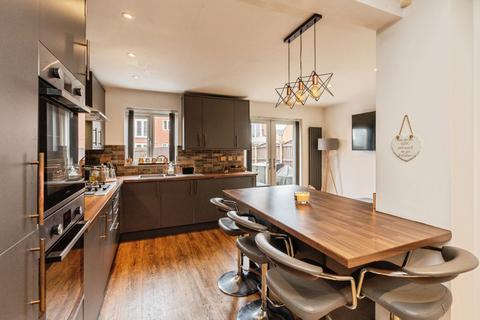 4 bedroom terraced house for sale, Brentwood Grove, Greater Manchester WN7