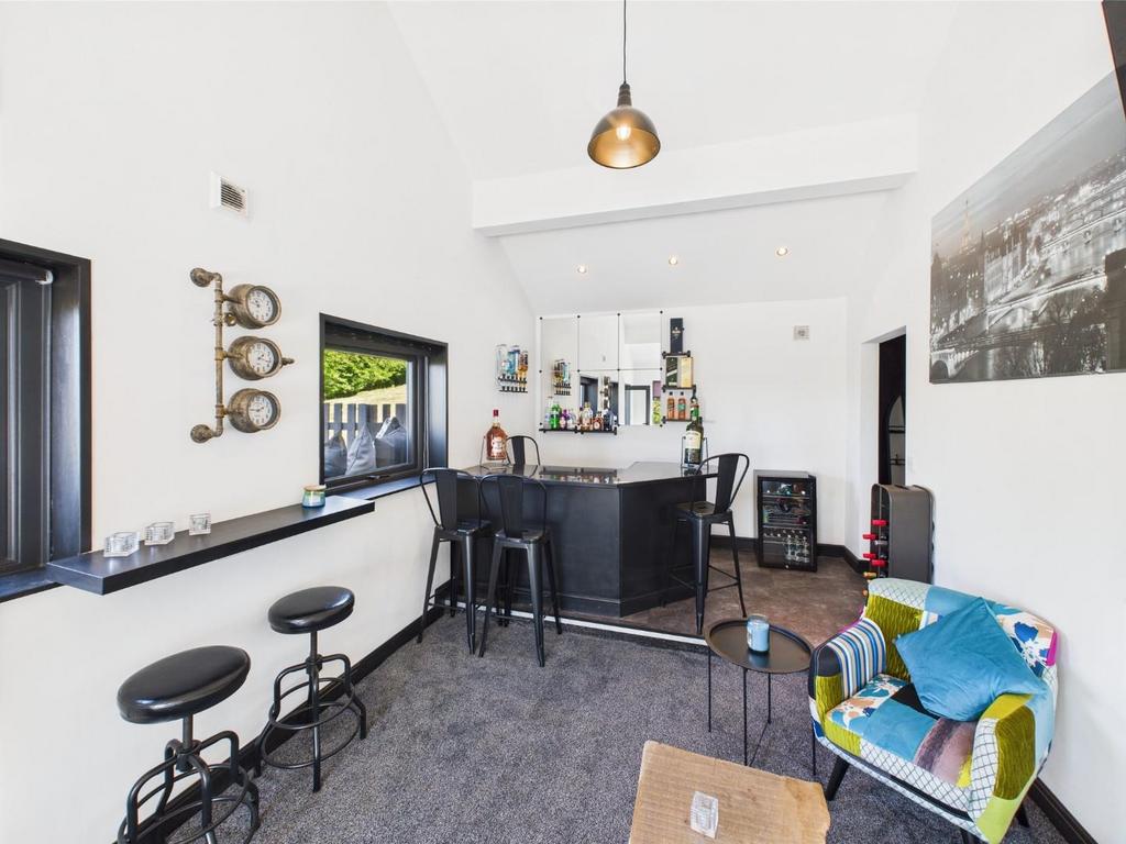 Bar/Den