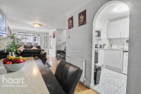 3 bedroom end of terrace house for sale, Melvin Road, LONDON