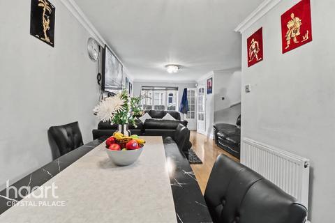 3 bedroom end of terrace house for sale, Melvin Road, LONDON