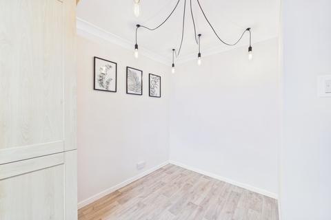 3 bedroom terraced house to rent, Coventry Way, Thetford, IP24