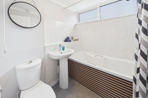 3 bedroom terraced house to rent, Coventry Way, Thetford, IP24