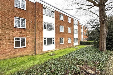 1 bedroom flat to rent, Woodfield Court, Benhill Wood Road, Sutton