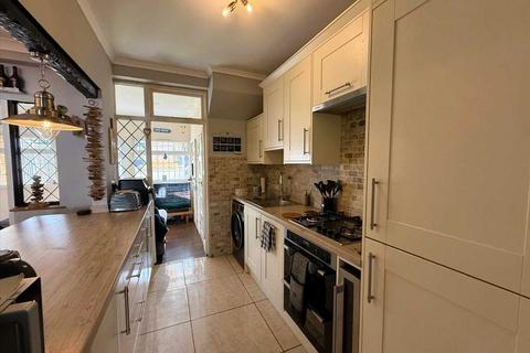 3 bedroom terraced house for sale, Lamorna Avenue, Gravesend