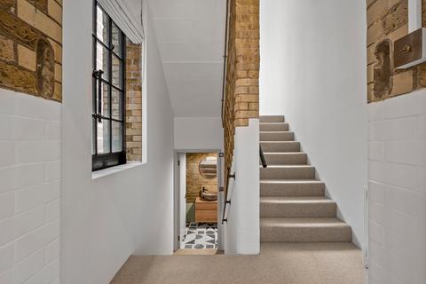 3 bedroom flat for sale, Long Lane, London