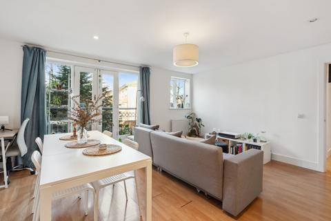 2 bedroom flat for sale, Larkhall Lane, Clapham, London