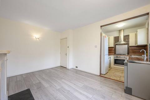 2 bedroom maisonette to rent, Addison Way, Hampstead Garden Suburb, London, NW11