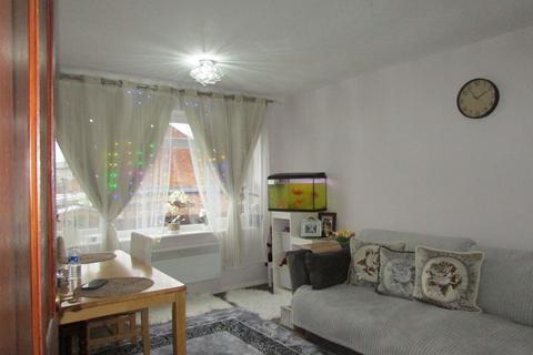 2 bedroom maisonette for sale, Luther Close, Edgware HA8
