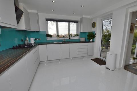 4 bedroom detached house for sale, 2 Heather Close, Woodhall Spa