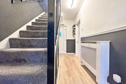 2 bedroom semi-detached house for sale, Crew Road, Wednesbury