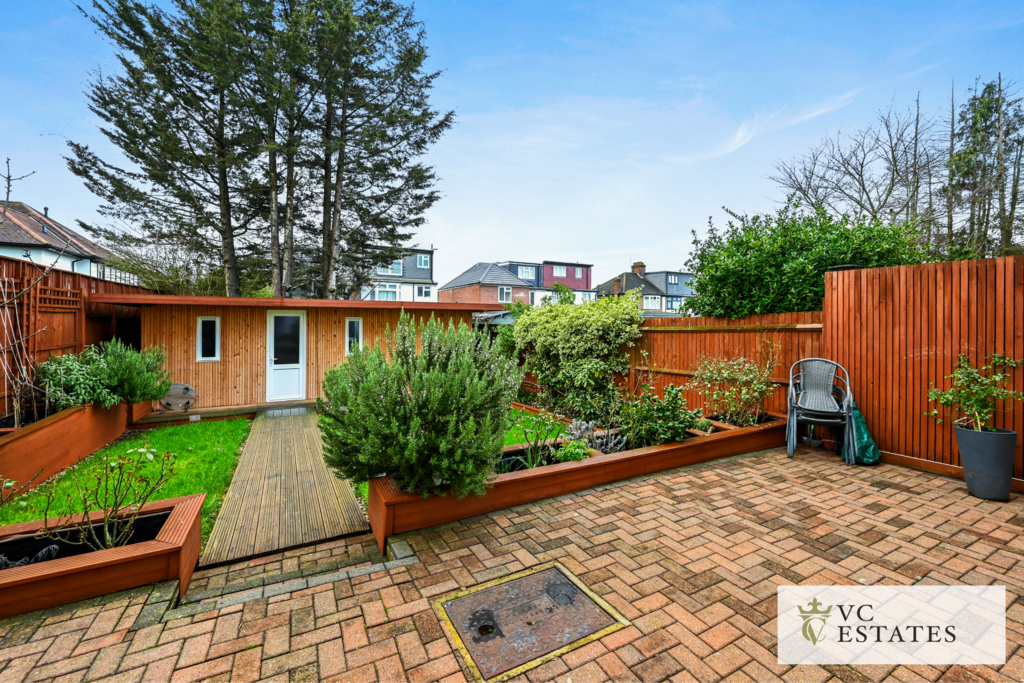 VC Est-44 Wood End Road, Harrow-6