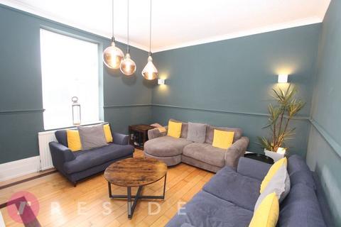 4 bedroom semi-detached house for sale, Silk Street, Manchester M24