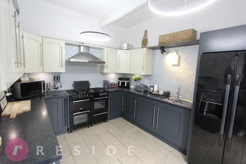 4 bedroom semi-detached house for sale, Silk Street, Manchester M24