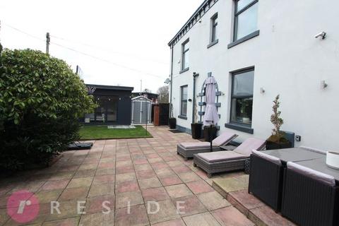4 bedroom semi-detached house for sale, Silk Street, Manchester M24