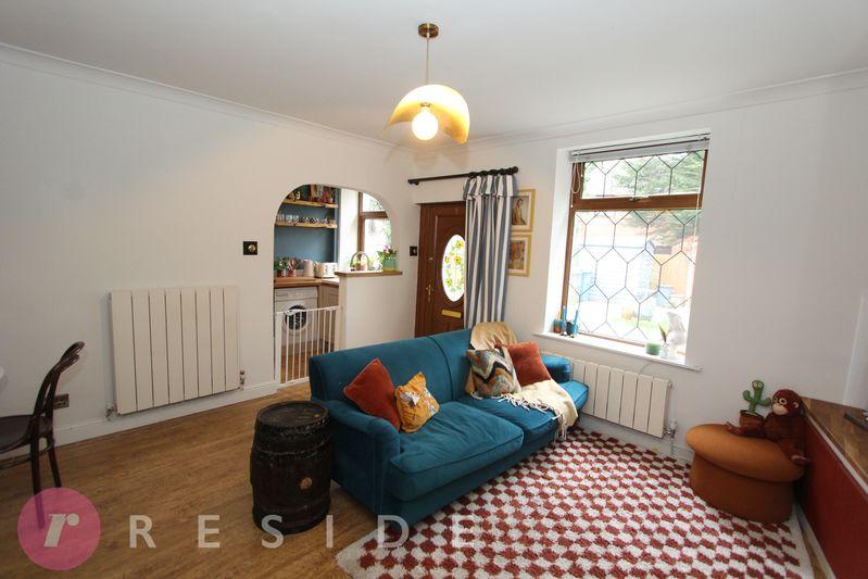 Lounge/Dining Area