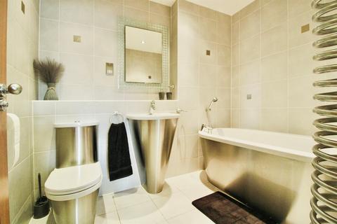 2 bedroom flat for sale, Bute Terrace, Cardiff