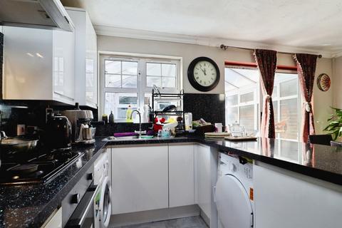 3 bedroom semi-detached house for sale, De Havilland Road, Cardiff