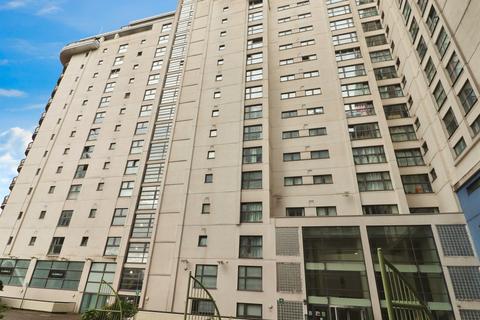 3 bedroom flat for sale, Landmark Place, Cardiff