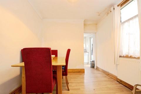 3 bedroom end of terrace house for sale, Gwennyth Street, Cardiff