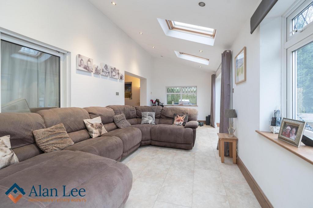 Additional Sitting Room/Family Room