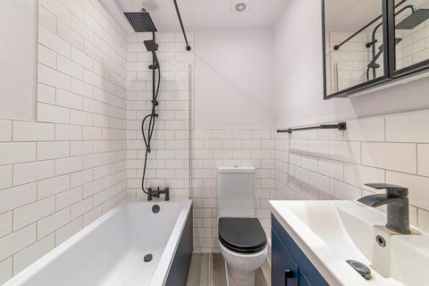 1 bedroom apartment for sale, Du Cane Court Balham High Road Balham SW17 7JE