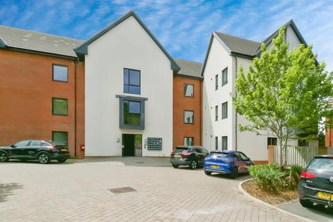 2 bedroom ground floor flat for sale, Heol Finch, Barry