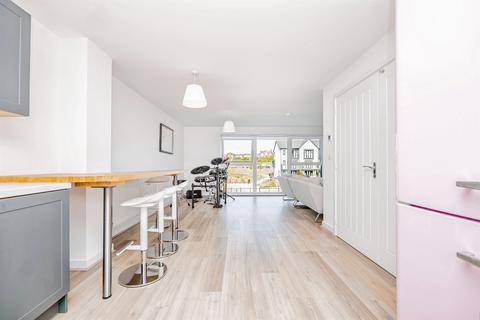 4 bedroom townhouse for sale, Ffordd Wallace, Barry