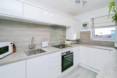 2 bedroom flat for sale, Wyndham Street, Barry