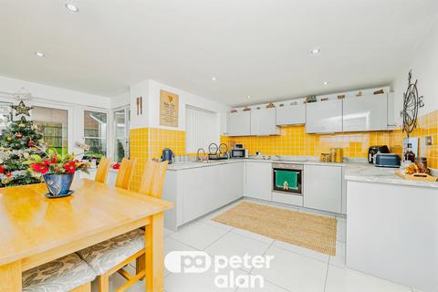 6 bedroom detached house for sale, Rhodfar Mor, Rhoose, BARRY