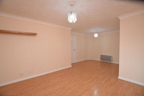 2 bedroom apartment to rent, Hurworth Avenue, Slough