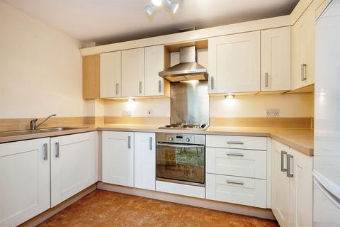 2 bedroom ground floor flat for sale, Park Street, Bridgend